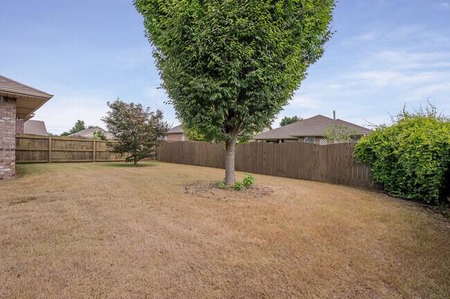 Building Photo - 323 Harbor Glen Dr SW