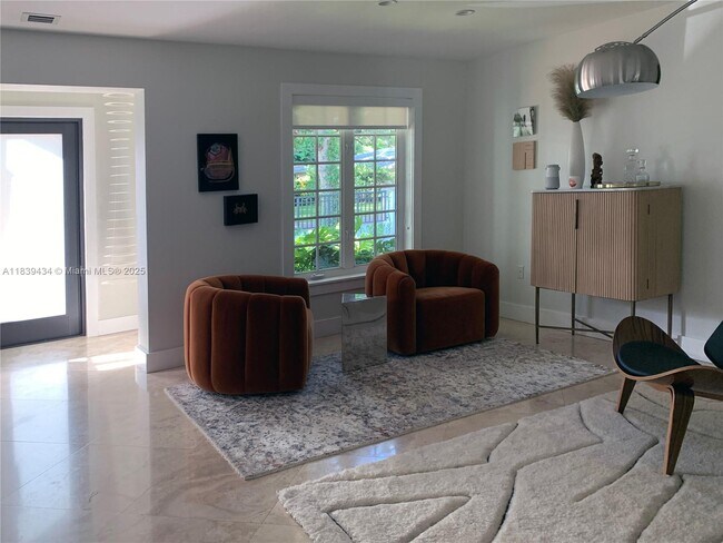 Building Photo - 614 San Juan Dr