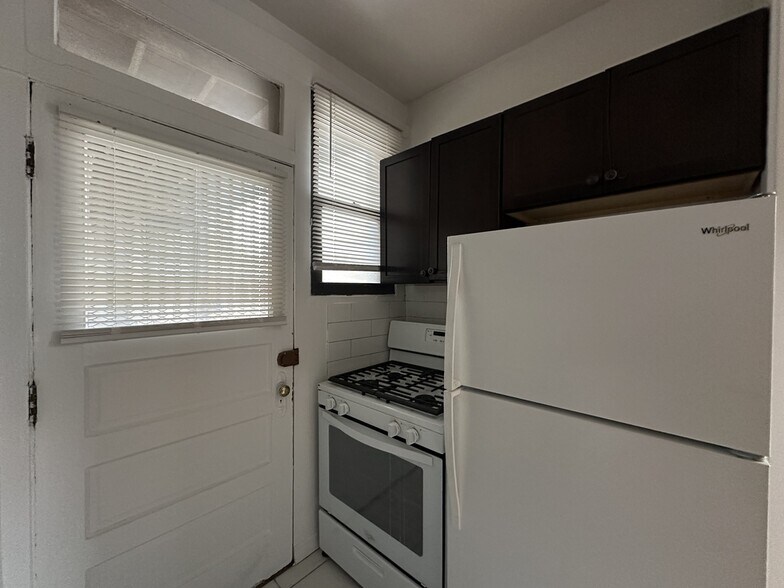 Building Photo - 1321.5 W Estes Ave