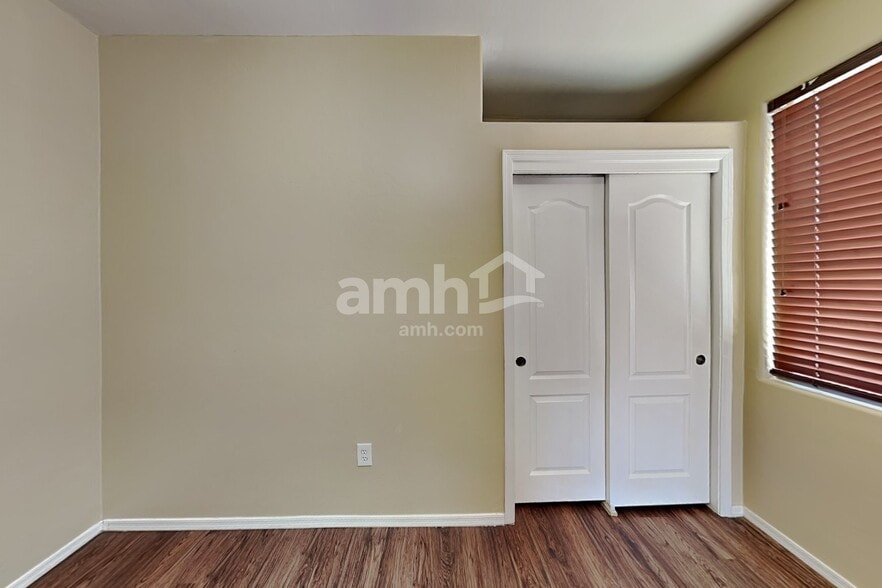 Building Photo - 5561 S Lemon Tree Dr