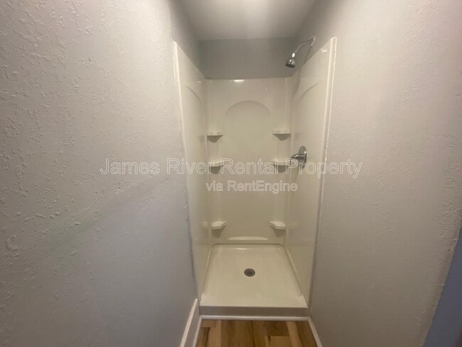 Building Photo - 1009 4th St