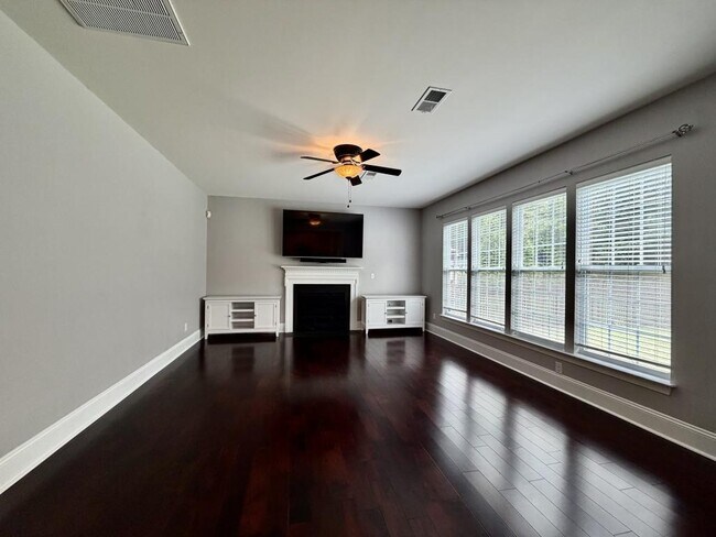 Building Photo - 10141 Loch Lomond Dr
