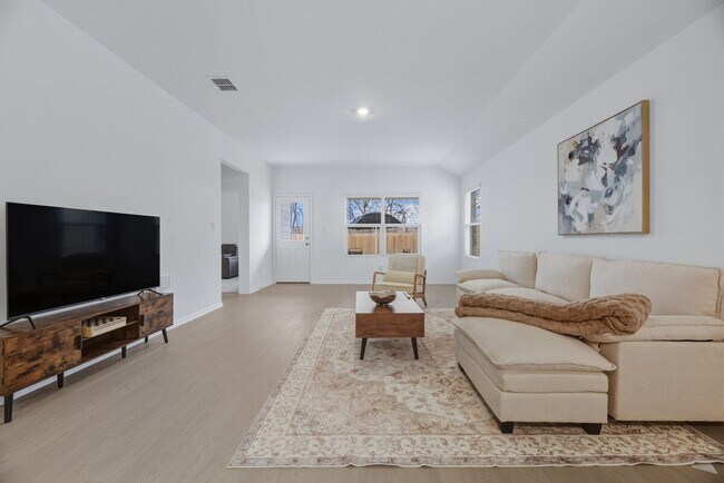 Building Photo - 591 Sormonne Lp