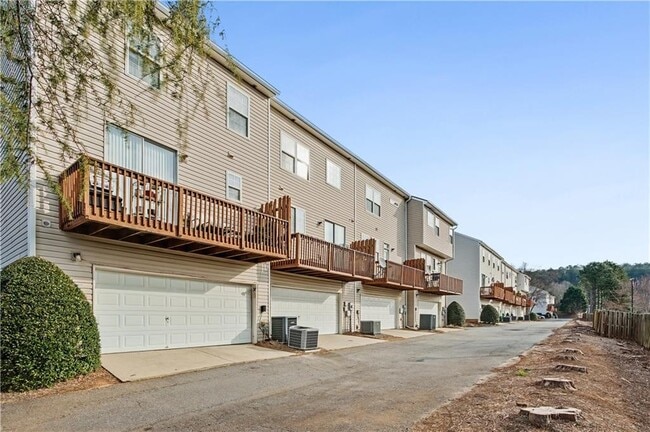 Building Photo - 102 Weatherstone Square Dr