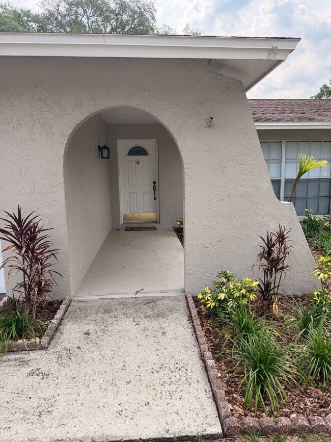 Building Photo - PRIVATE POOL HOME | 3 BED / 2 BATH | FENCED YARD | GARAGE | PET FRIENDLY