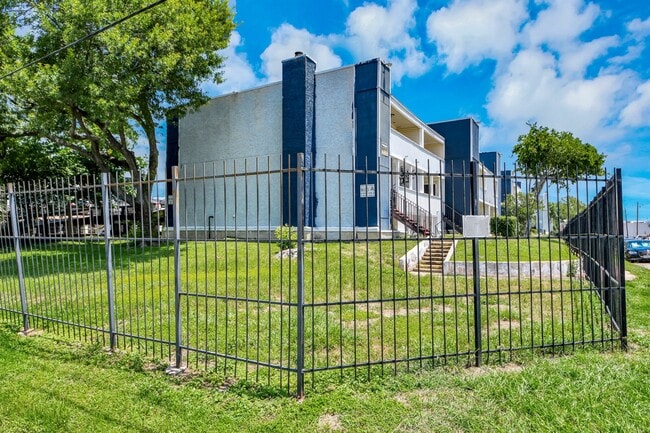 Building Photo - 781 Country Pl Dr