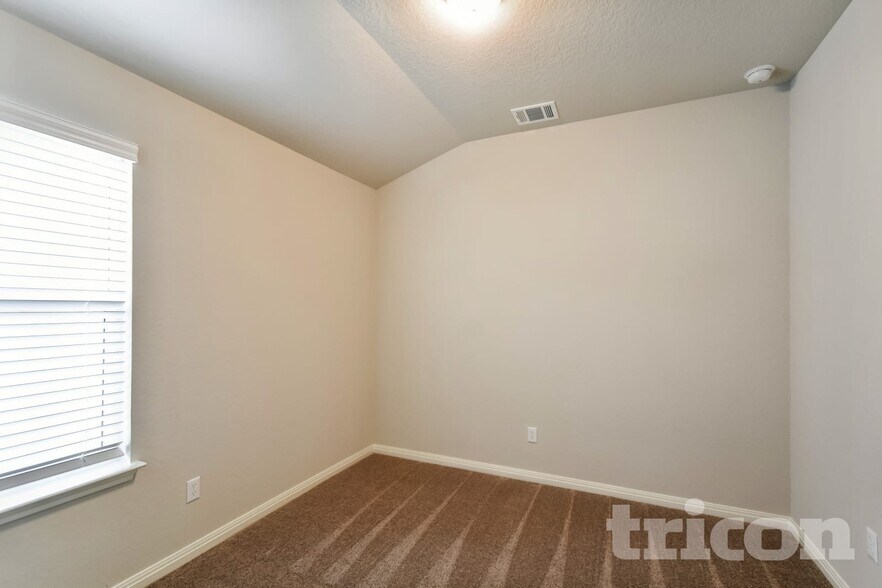 Building Photo - 13523 Emerson Wy