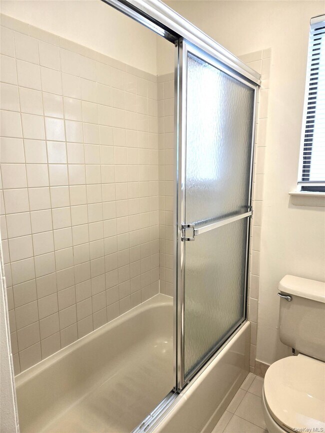 Building Photo - 90 Graywood Rd