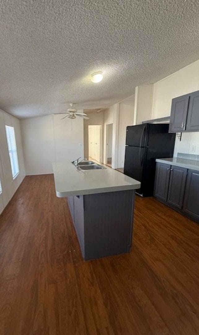 Building Photo - Reduced - 3 Bedroom 2 Bath home contact Property Pros Property Management