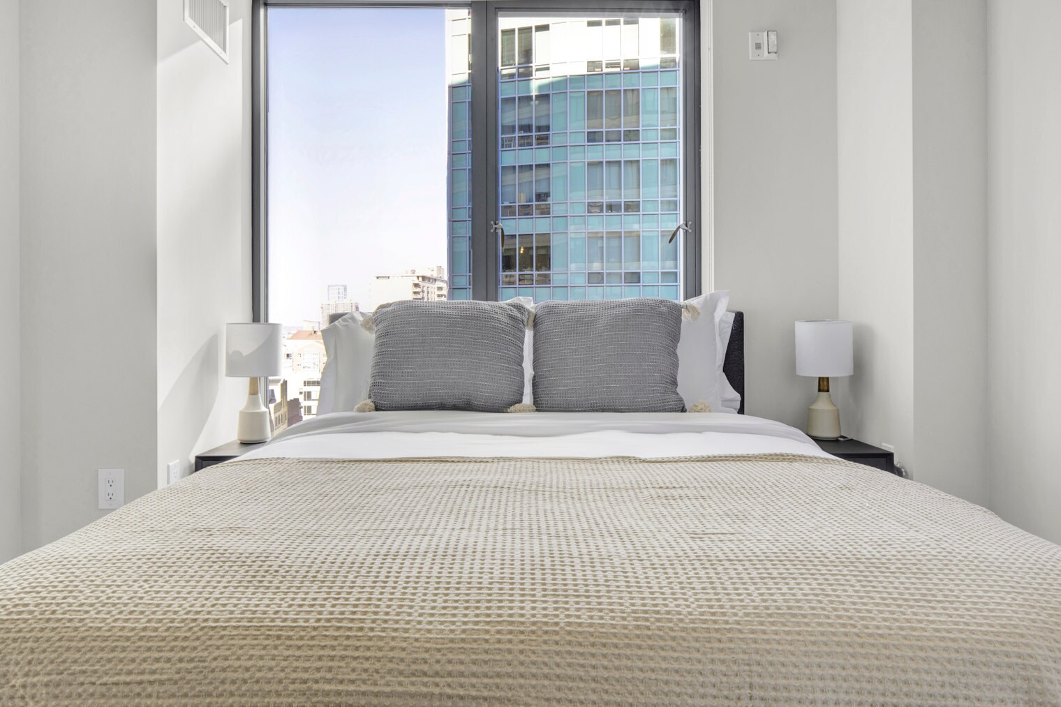 Building Photo - 45 Stuart St