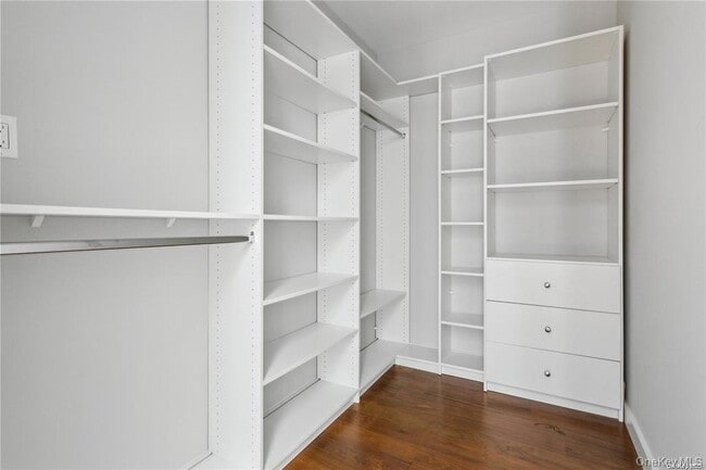 Building Photo - 225 E Walnut St