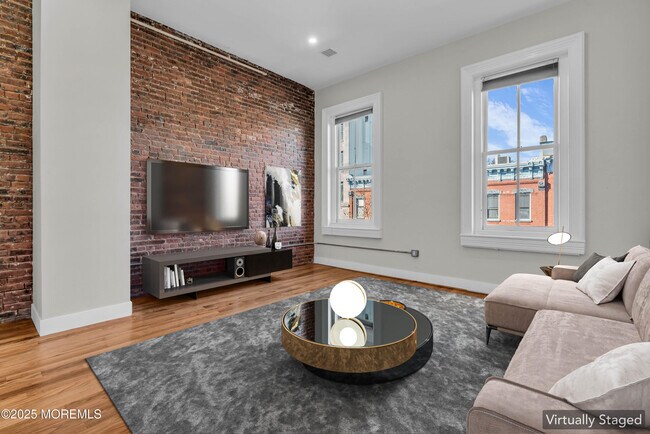 Primary Photo - 7 Broad St