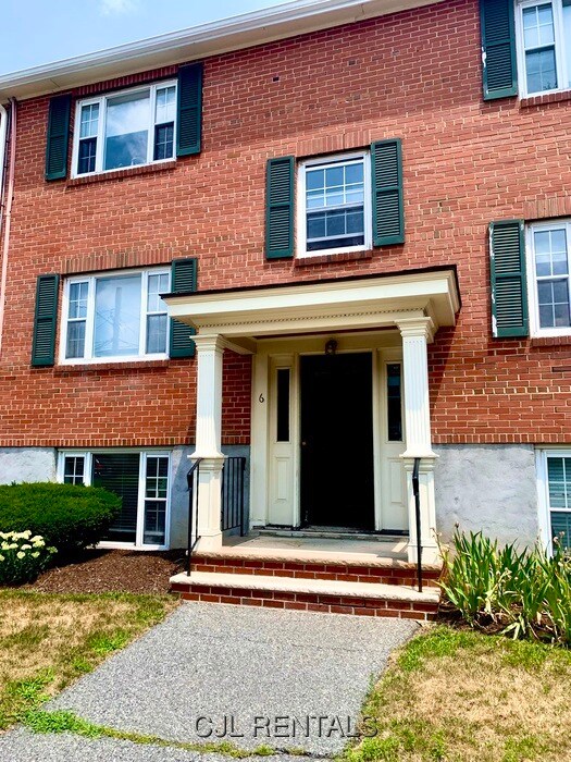 Primary Photo - 6 Harris Cir