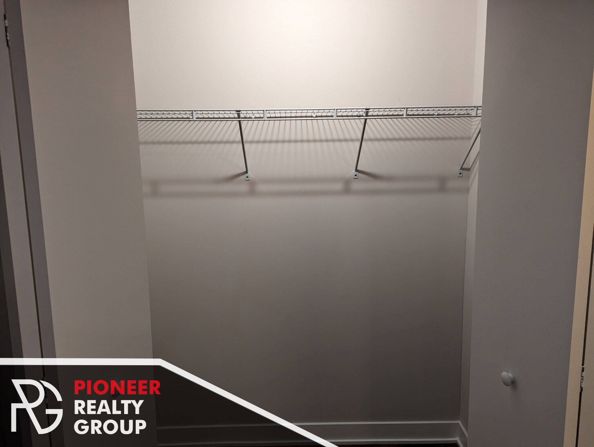 Building Photo - 648 W Wrightwood Ave