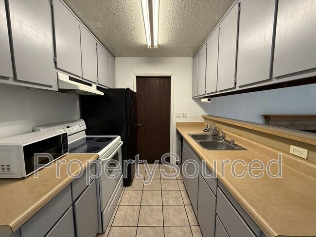 Building Photo - 700 McCoy Ct