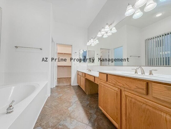 Building Photo - 890 N Bullmoose Dr