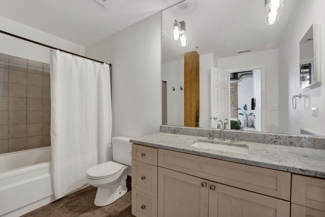 Building Photo - 525 W Superior St