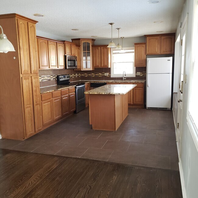 Primary Photo - 7808 E 128th St