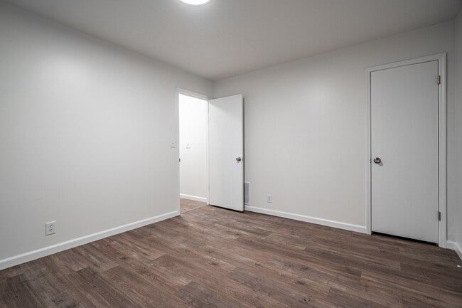 Building Photo - Stunningly renovated 4 bedroom 3 bathroom ...