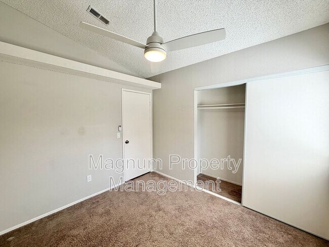 Building Photo - 45680 Clubhouse Dr