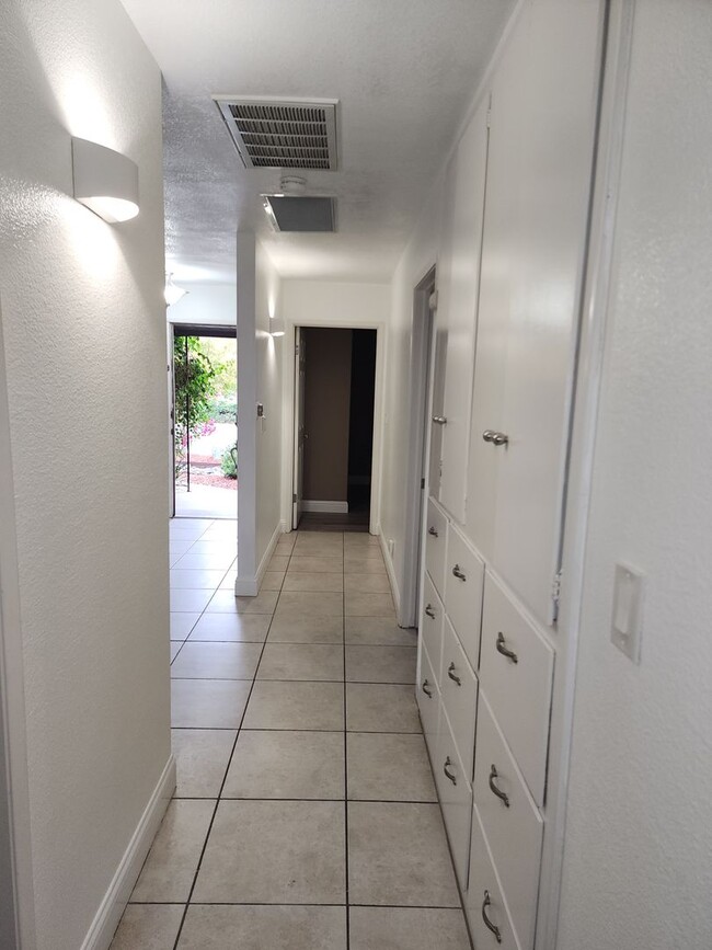 Building Photo - 3 Bedroom 2 bath with 2 car garage off of ...