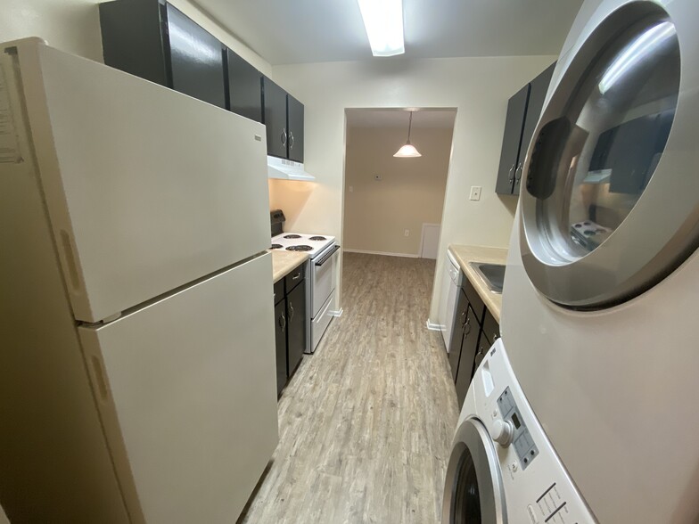 Kitchen - Forestbrook Apartments