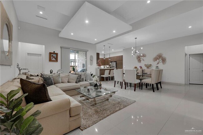 Building Photo - 28 Sycamore Ave