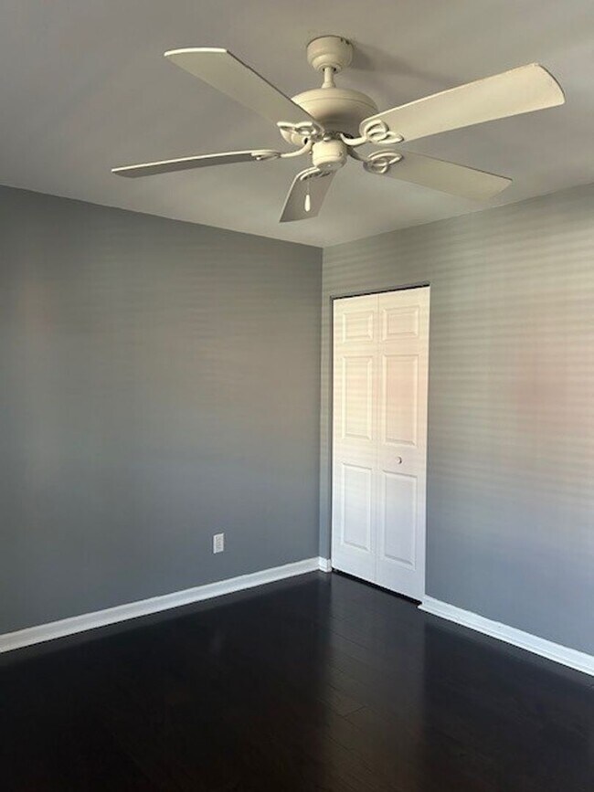 Building Photo - 2 Bedroom Harbor Park Condo - Just Blocks From the Lake