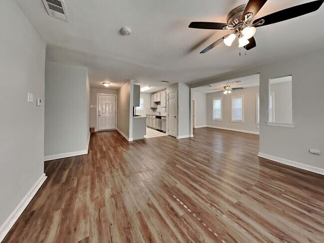 Building Photo - 1724 Spring Lake Dr