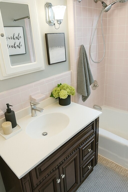 Building Photo - 90 Boylston St