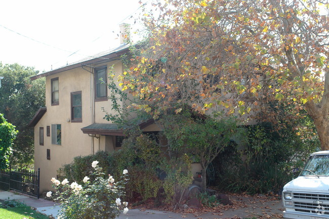 Building Photo - 5867 Ocean View Dr