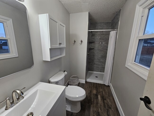 Master Bath - 2260 Ellwood Ave