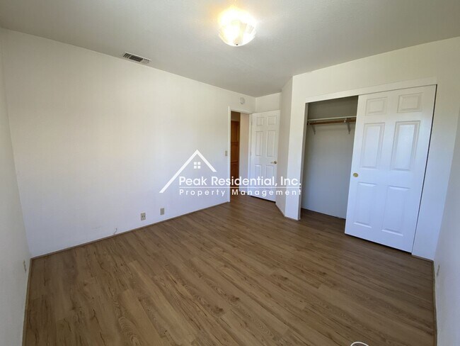 Building Photo - Spacious 3bd/2ba Auburn Home With Bonus Ro...