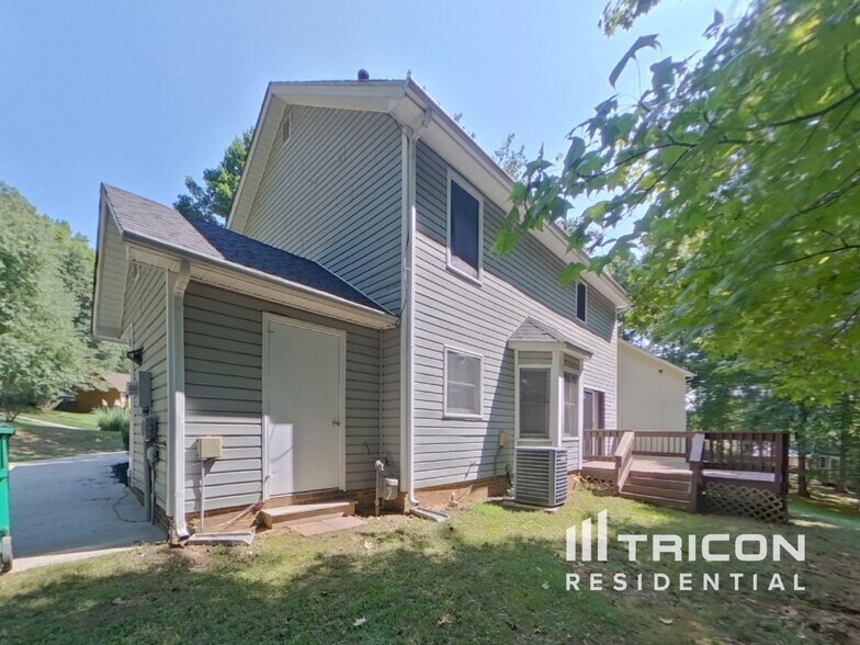 Building Photo - 8404 Sills Ct