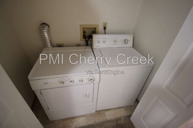 Building Photo - 9800 Foxhill Cir