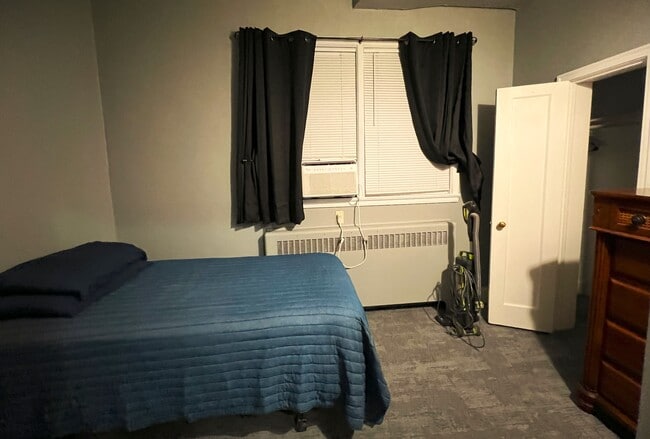 Unit D 2BR Bedroom 2 - 415 Market St