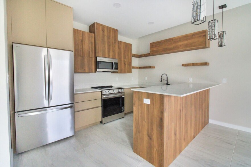 Building Photo - 2229 Corales St