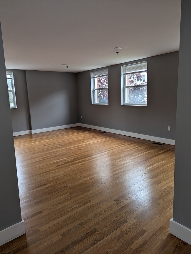 Building Photo - 223 Meadow St