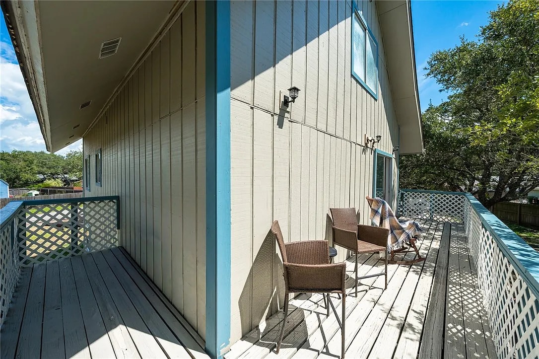 deck - 120 Retama Ln