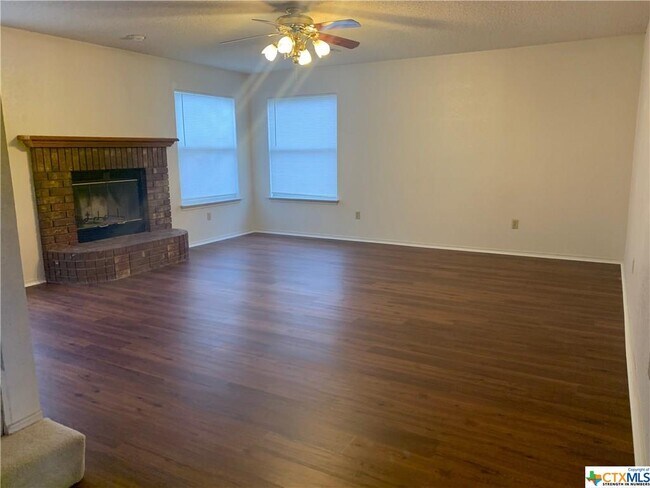 Building Photo - 508 Del Mar Dr