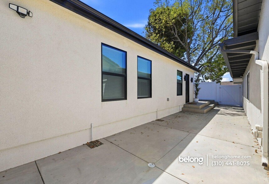Building Photo - 2022 E Olin Pl