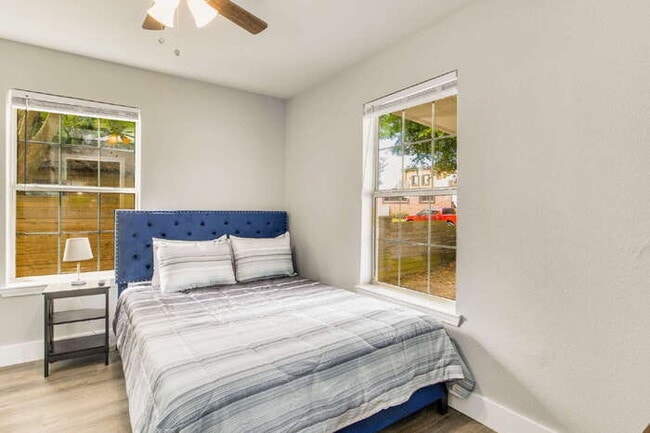 Building Photo - Charming 3-Bedroom, 2-Bath Home Near Downtown Pensacola