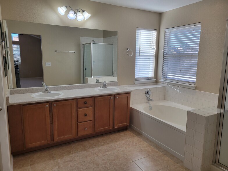 Building Photo - 13712 Narrowleaf Dr