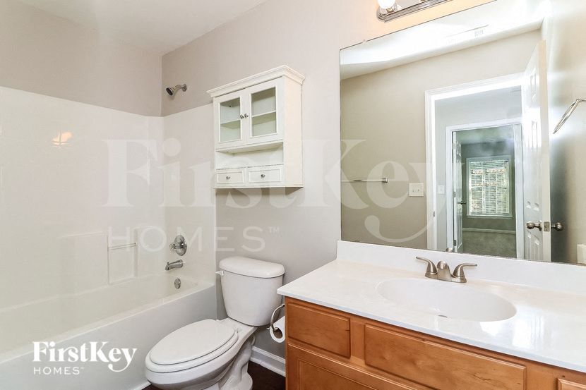 Building Photo - 193 Palisades Dr