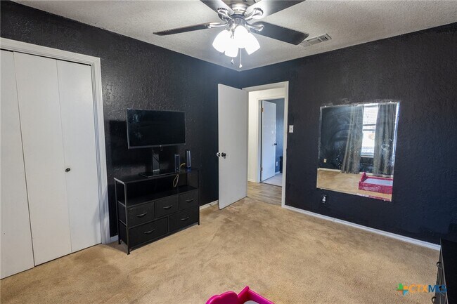 Building Photo - 1306 Ruiz Dr