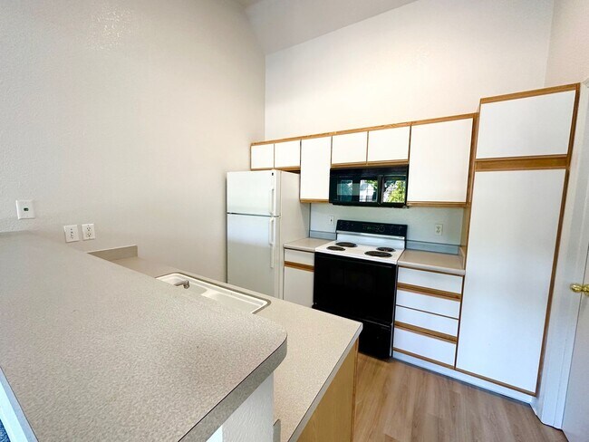 Building Photo - Affordable living at The Westside Apartments!