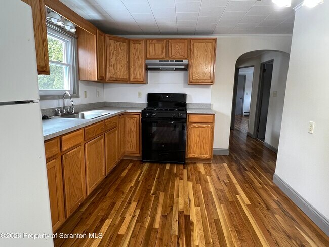 Building Photo - 214 Melrose Ave