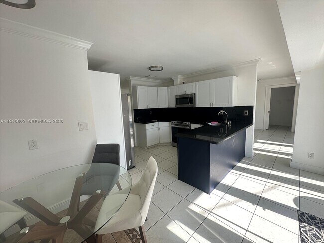 Building Photo - 7780 SW 28th St