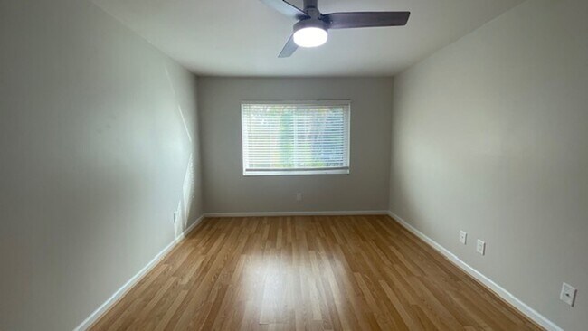 Building Photo - Beautiful Condo Fully Remodeled!! Close to Beaches! West of the Trail!!