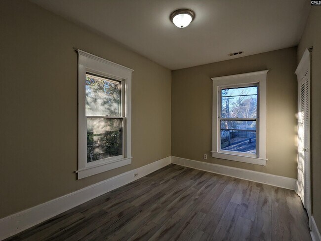 Building Photo - 3121 Rosewood Dr